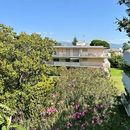 Holiday home Lovely 4-person 200 M From Beaches Cap D'antibes *